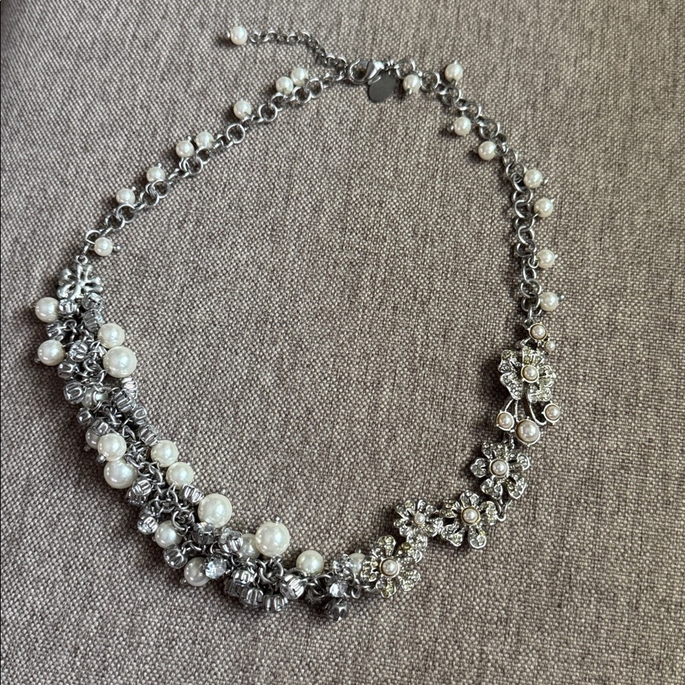 White House Black Market Pearl and Crystal Necklace 8.5"